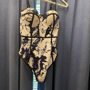 Cupshe Blue and Black One Piece Swimsuit with Structured Bodice